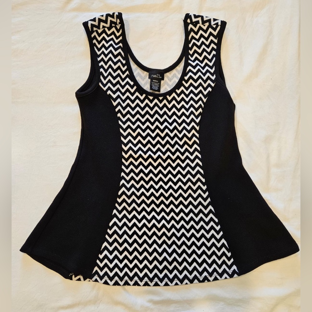Graphic Crew Neck Tank Top